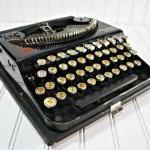 Vintage Portable Remington ..