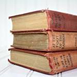 Vintage Stack of Books / Vi..