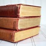 Vintage Stack of Books / Vi..