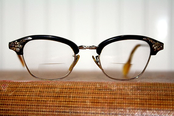 Vintage Eyeglasses / Cat Eye and Rhinestones